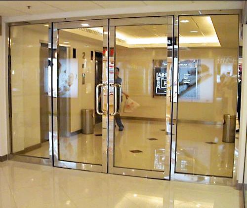 大玻璃防火門的優(yōu)勢有哪些？